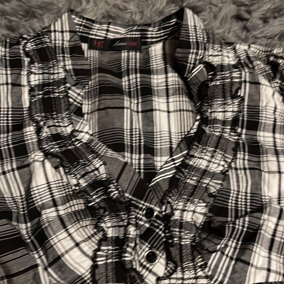 Black and white plaid belted top - Picture 2 of 4